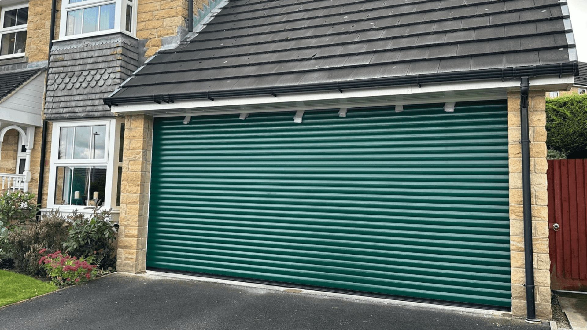 Garolla green garage door colour